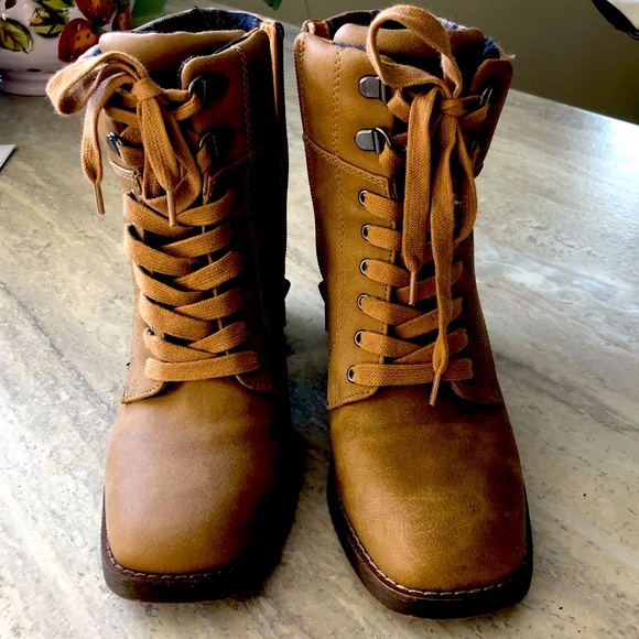 Ankle boots - Picture 1 of 2